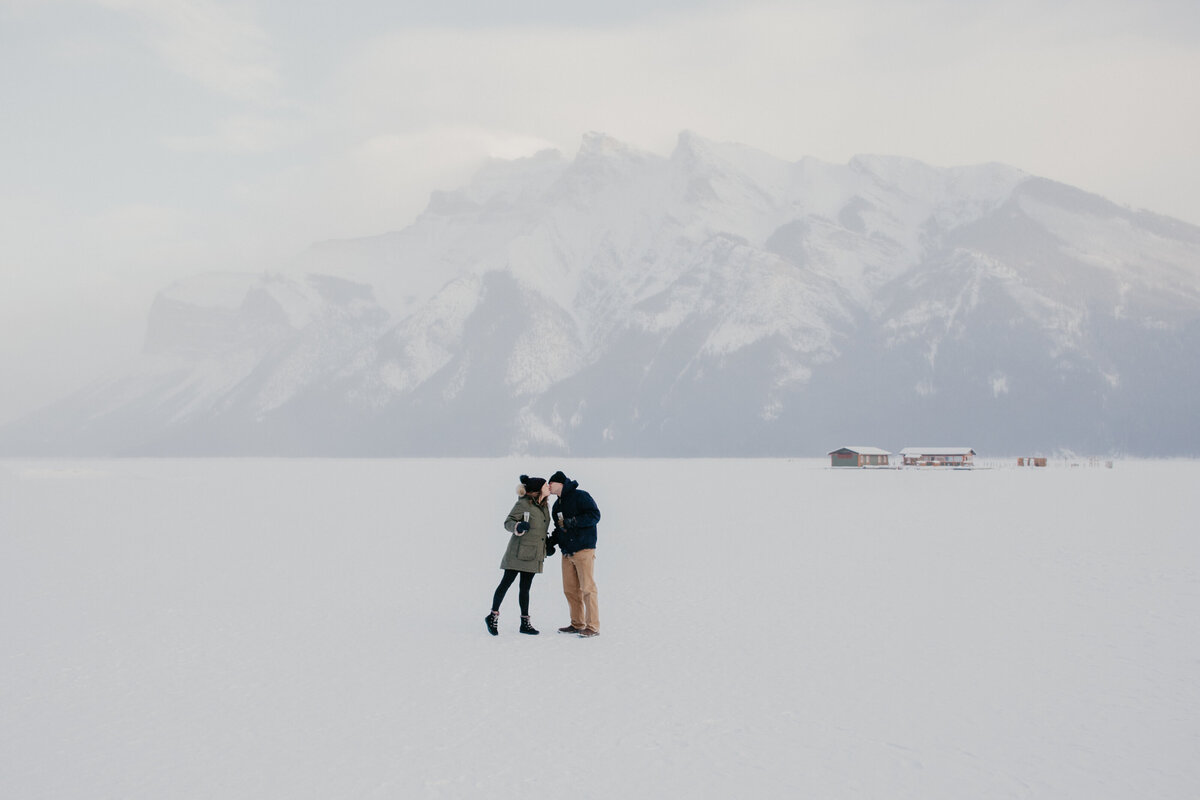 Lake Minnewanka-couples-lifestyle-photographer-naturally-illustrated (3)