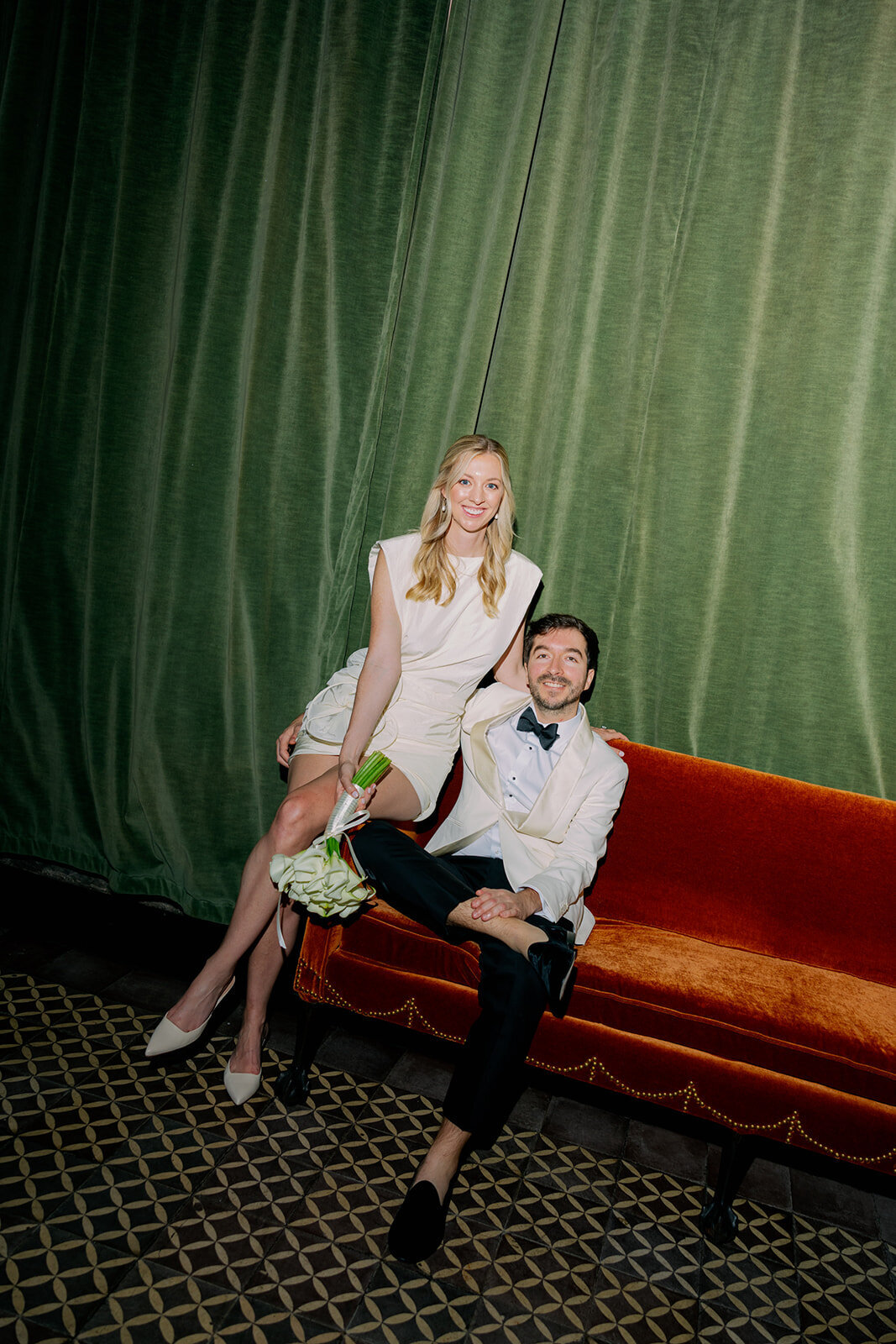 New York-City Hall-Elopement-Chic-Candid-Wedding-Larisa-Shorina-46