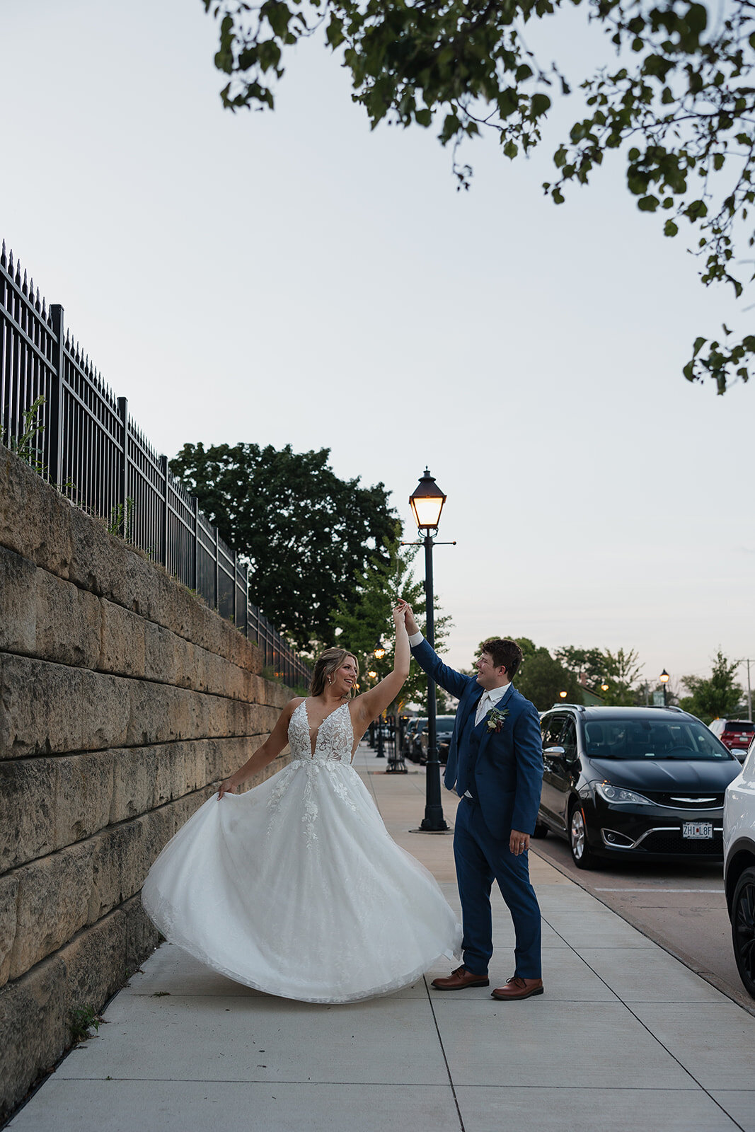 kailey-cole-leclaire-wedding-mississippi-river-distilling-company-5