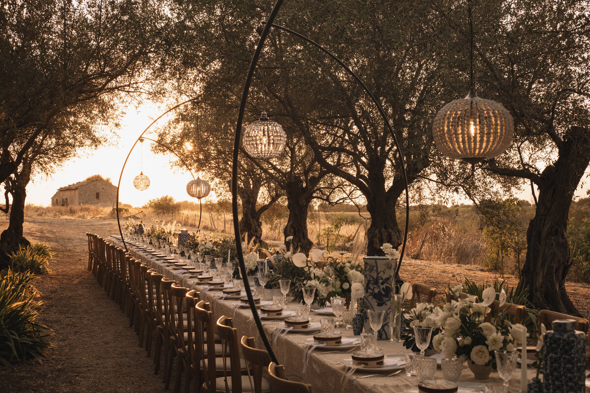 Long table settings for Sicilian Wedding