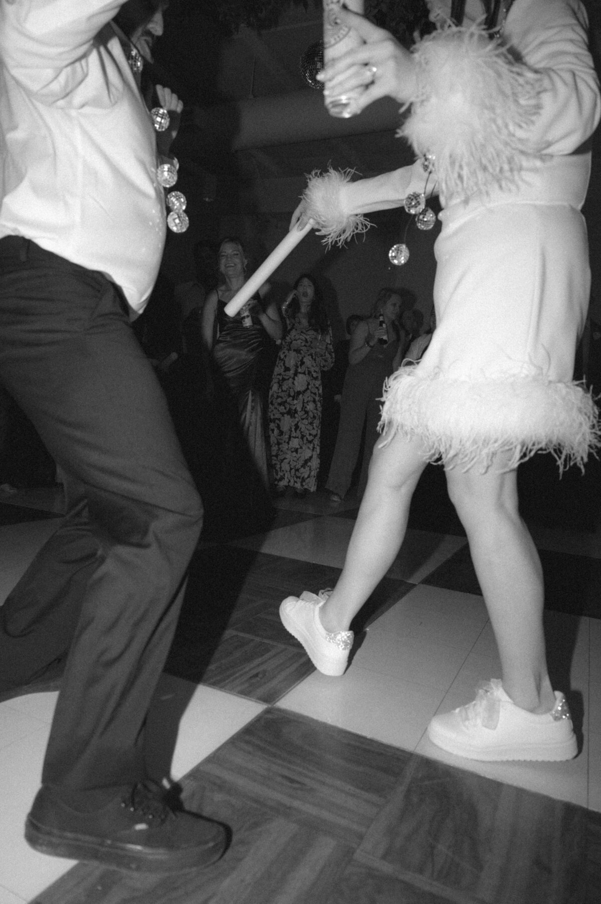 dancing_reception_wedding