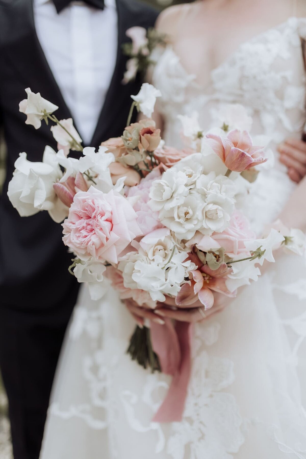 chic-and-elegant-bridal-bouquet
