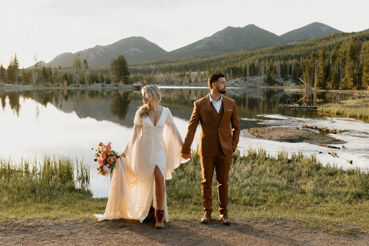 wisconsin wedding and elopement photographer midwest wedding photographer mariah jones photography elopement photographer