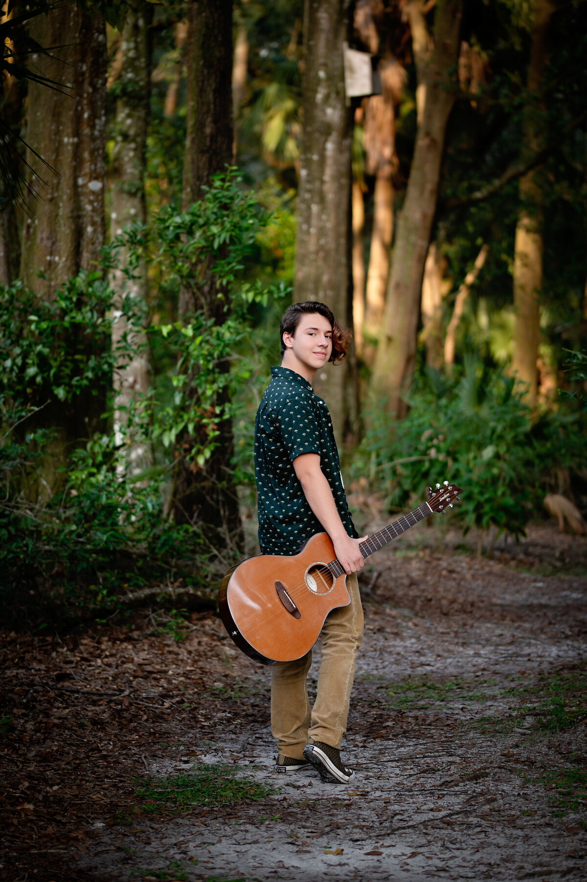 Senior-boy-with-guitar-in-orlando-2