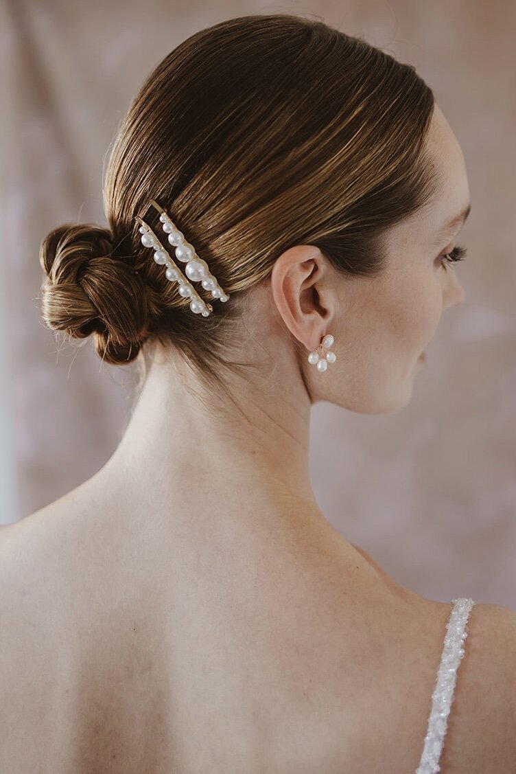 Elegant updo with pearl accessories – wedding hair stylist Buckinghamshire