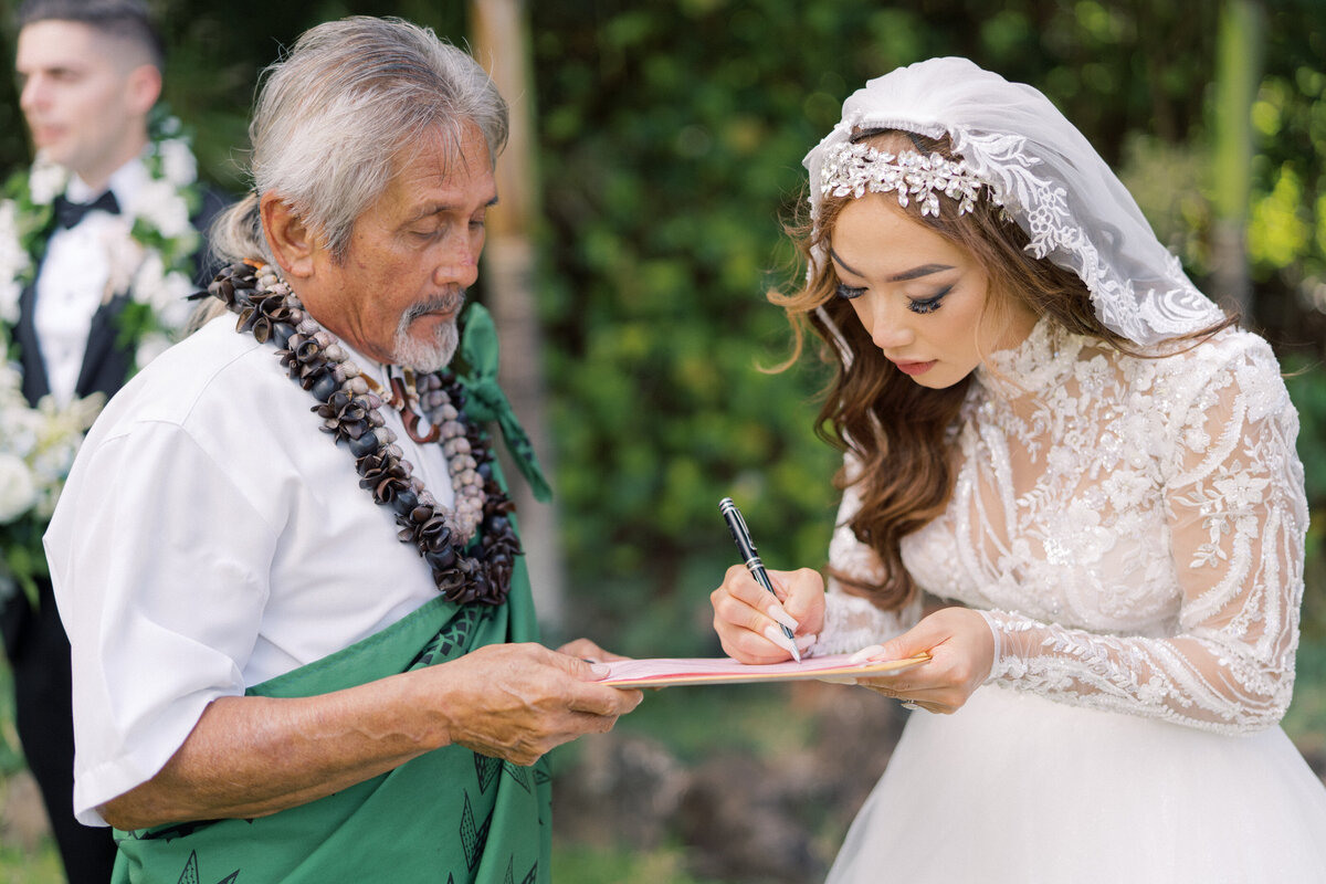 Loulu Palm Wedding Photographer Oahu Hawaii Lisa Emanuele-575