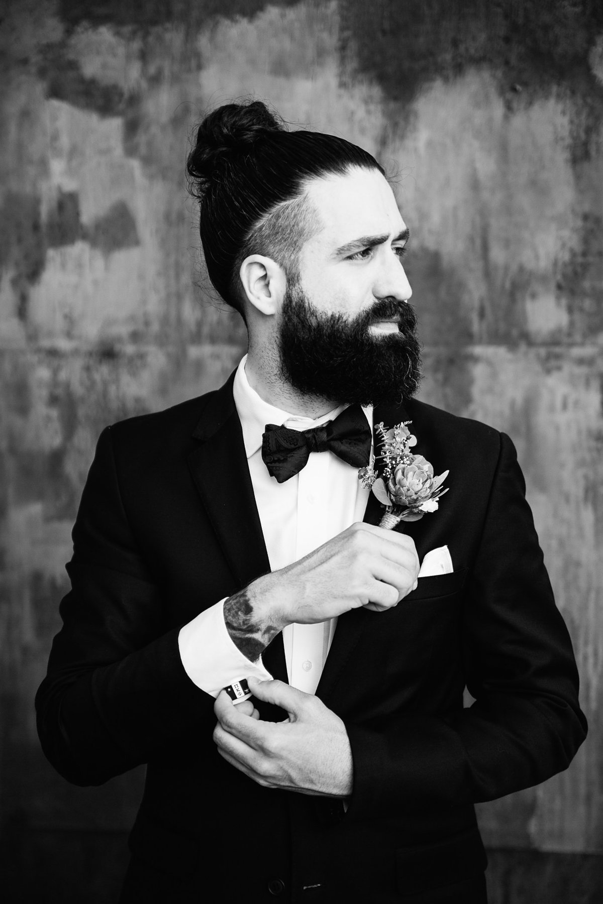 Black and white portrait of a groom by Phoenix wedding photographers PMA Photography.