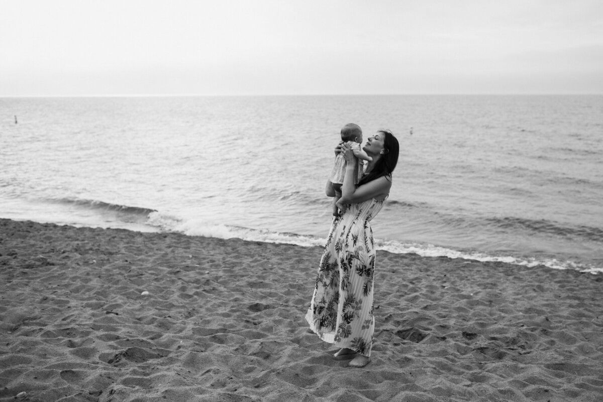 vancouver-family-photographer-beach-water-newborn-31