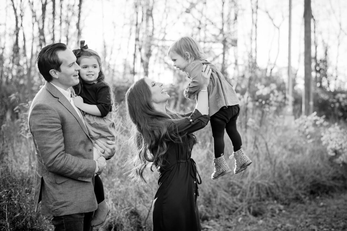 Outdoor-fall-family-photos-at-Shelby-Park-in-Nashville-TN (1)