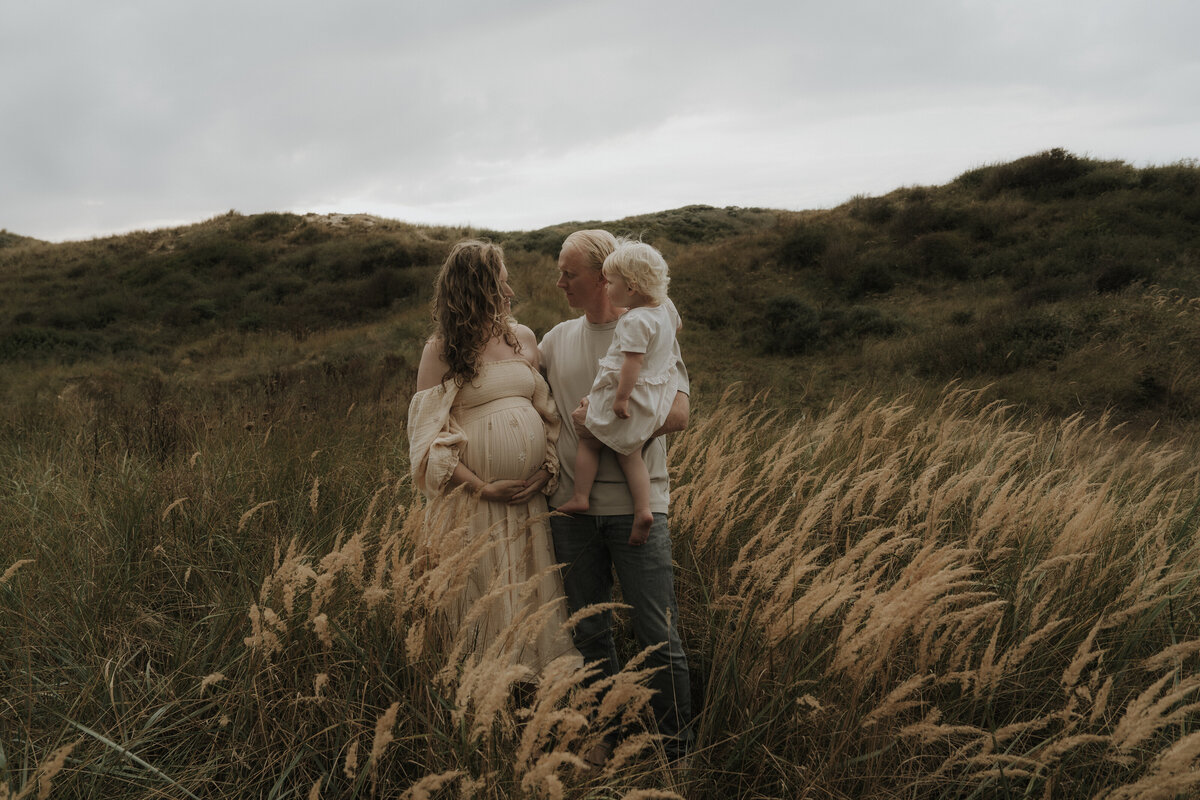 zwanger zwangerschapsshoot fotoshoot duinen strand