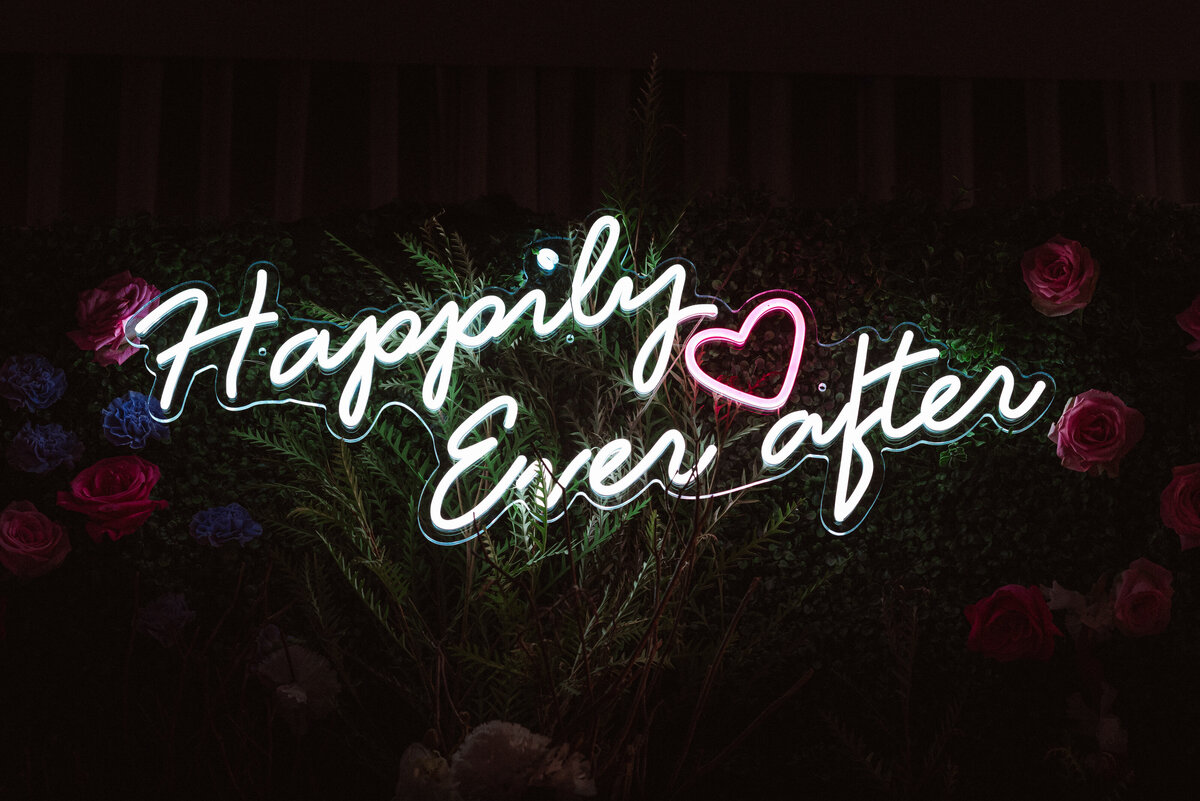 happily-ever-after-wedding-neon-sign