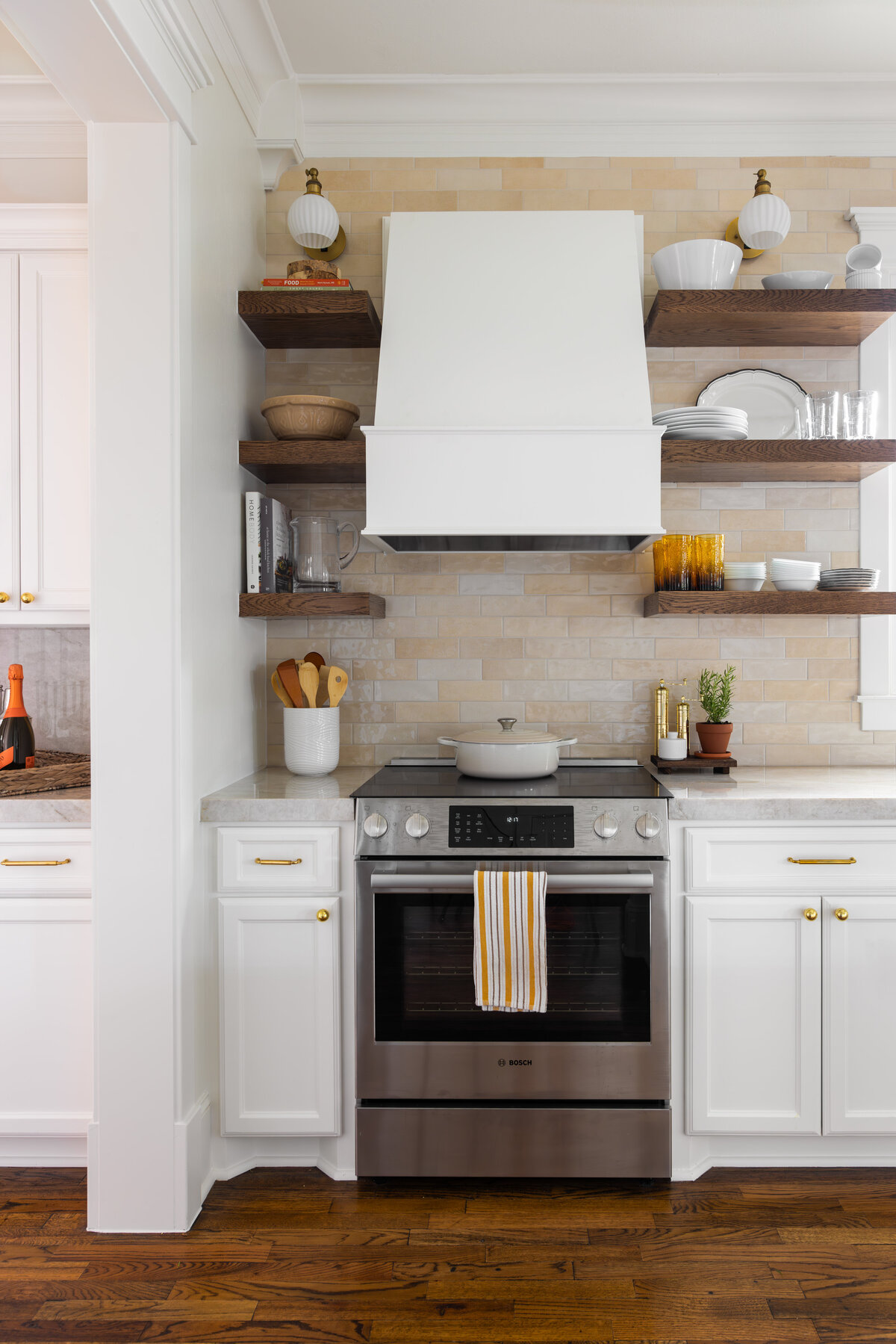 kyleen bushroe interiors white range hood neutral backsplash