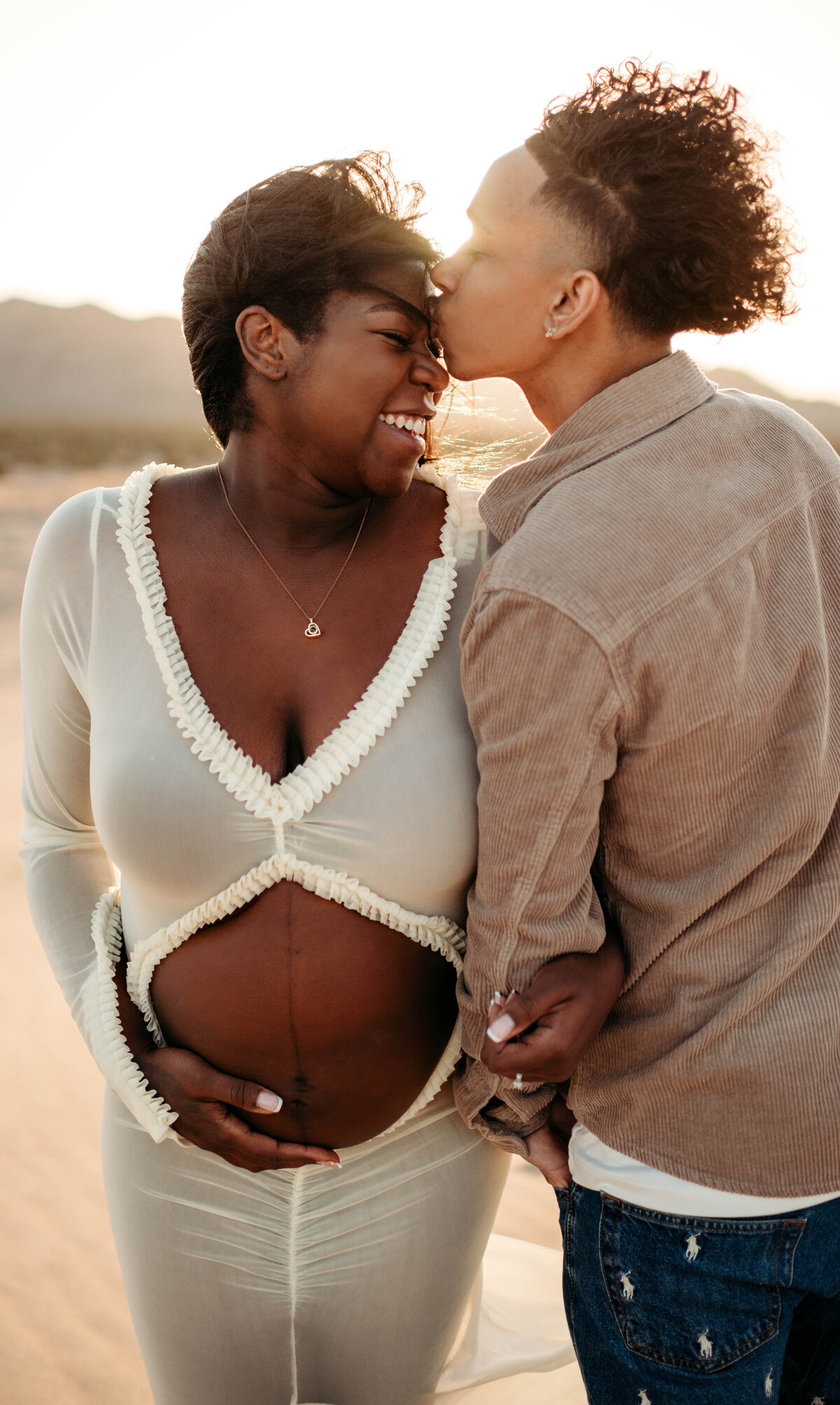 Maternity-Photoshoot-Sand-Dunes (3)