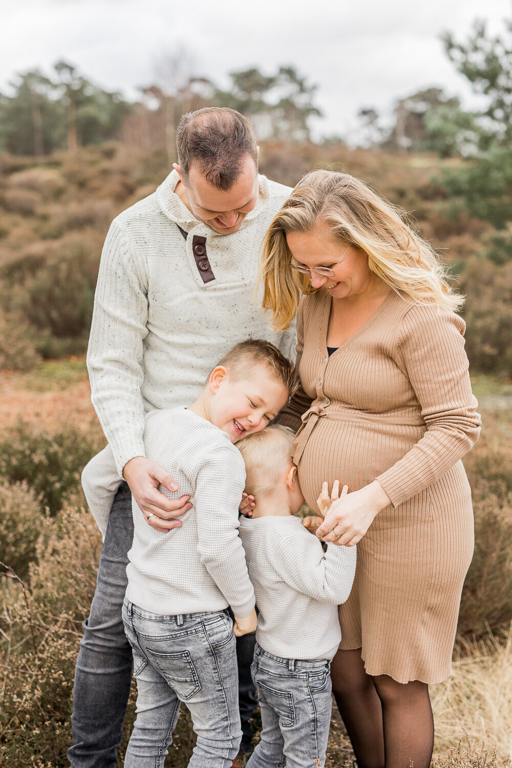 Jasmijn-Brusse-Fotografie-zwangerschapsshoot-op-de-hei-2