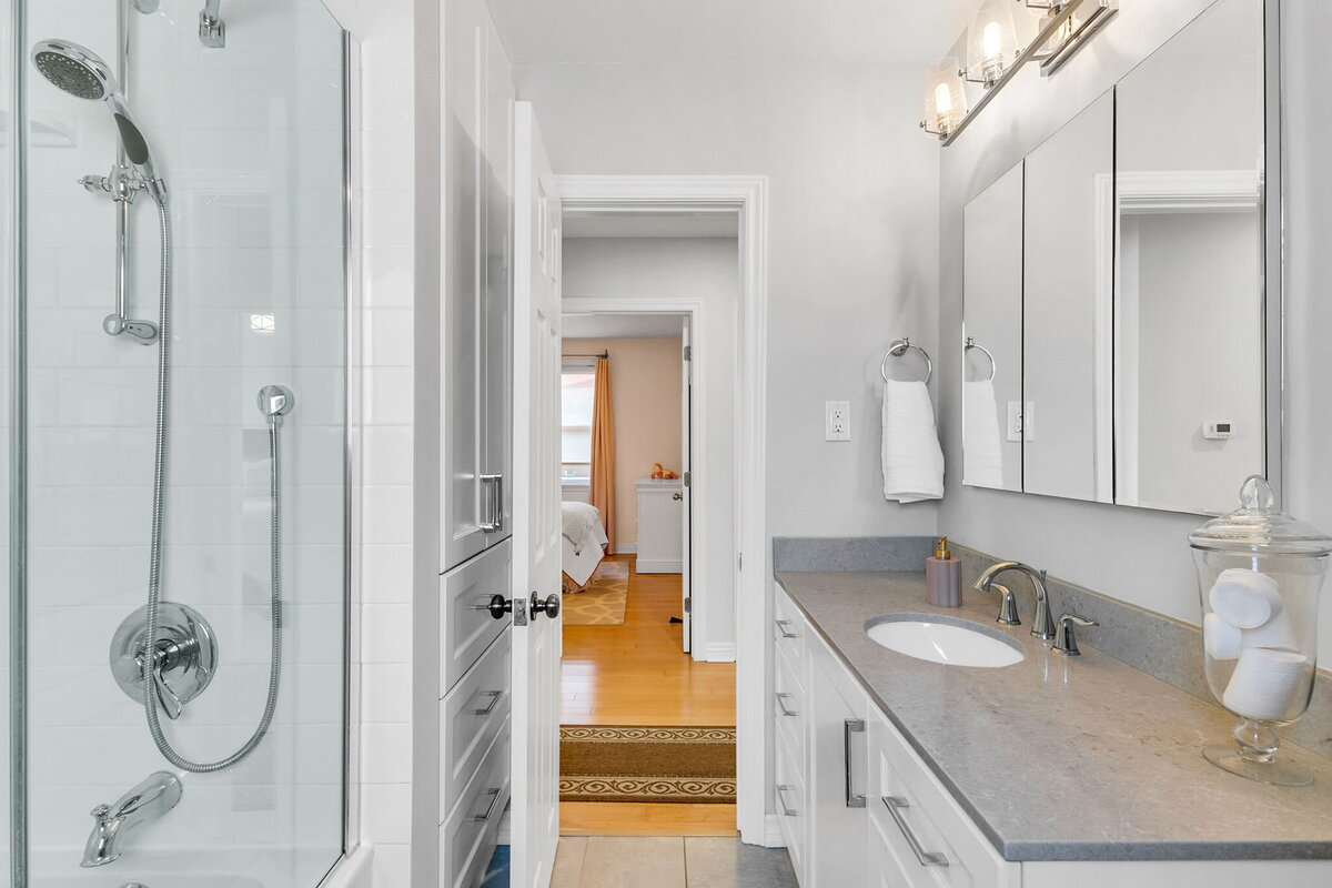 30-web-or-mls-44_002_Bathroom