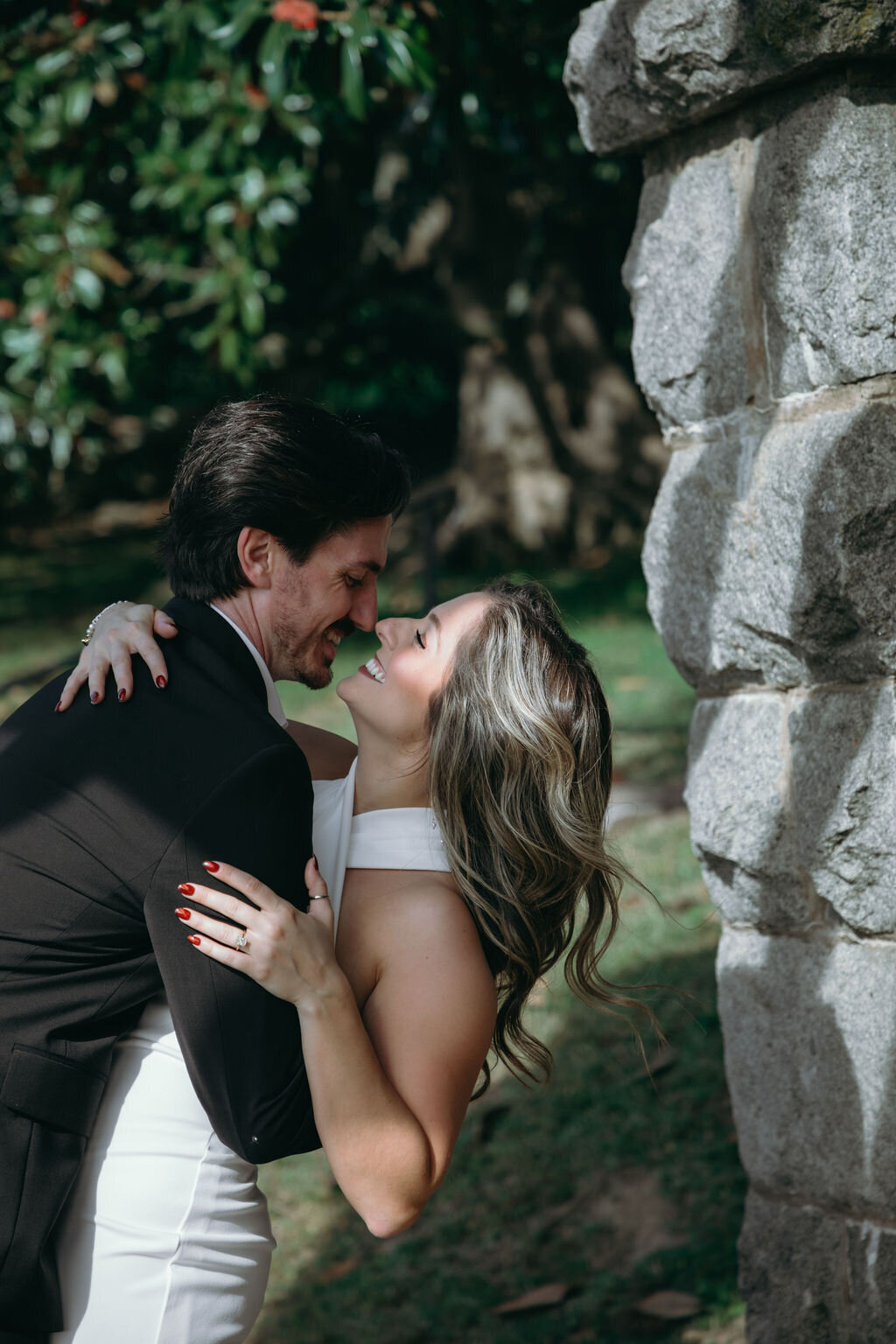 meredith-michel-photography-candid-couples-laughing-richmond-va