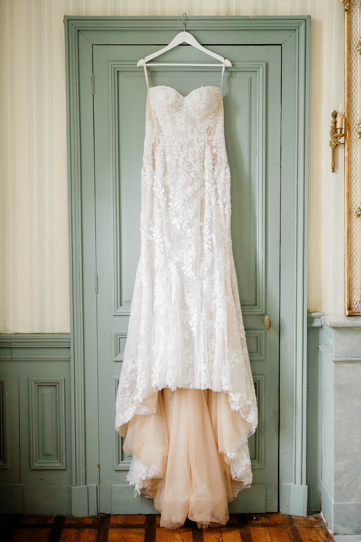 Modern_Chic_Chateau_Valouze_Destination_Wedding_Photographer-81