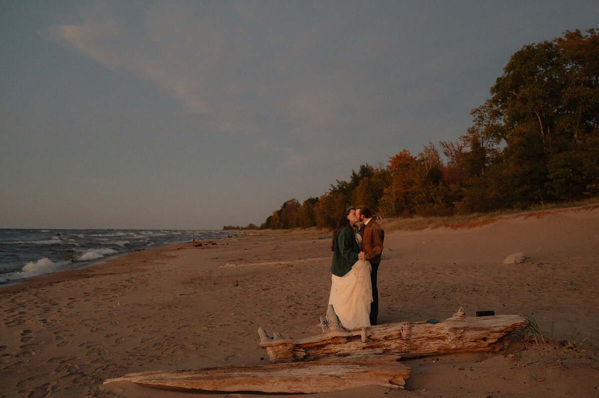 michigan hawaii elopement photographer