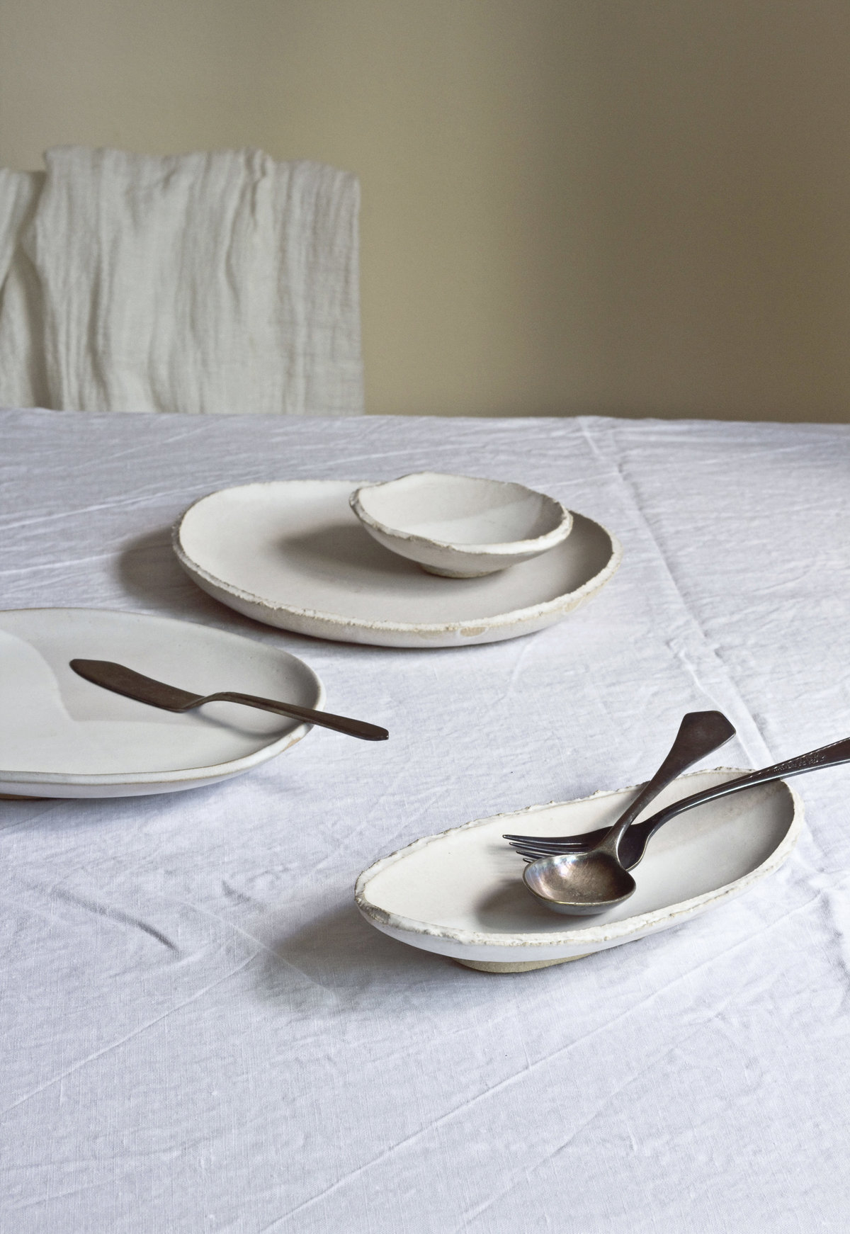 Yasha-Butler-Ceramic-Tablescape-Plate-Bowl-White-08-2018-5048-3500px