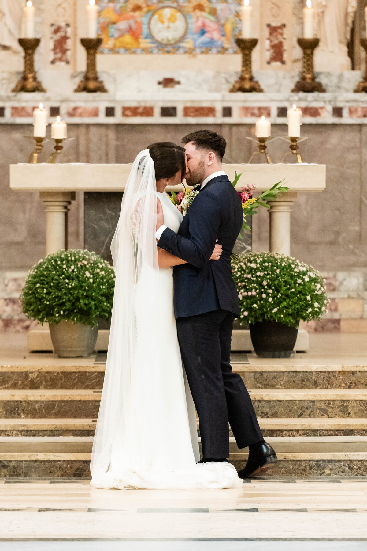 elizabeth-andrew-st-thomas-more-catholic-wedding-photo-20