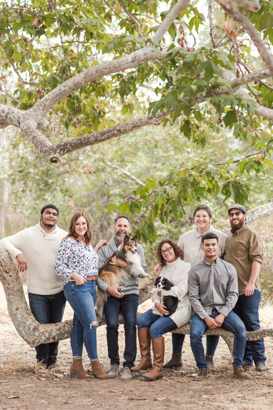 large-family-under-tree--sweetwater-river-bridge-san-diego