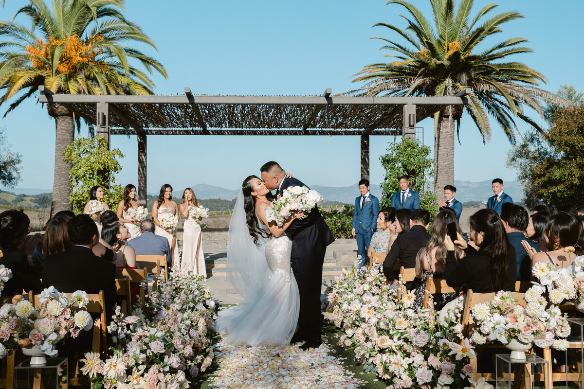 bride and groom ceremony outdoor pictures