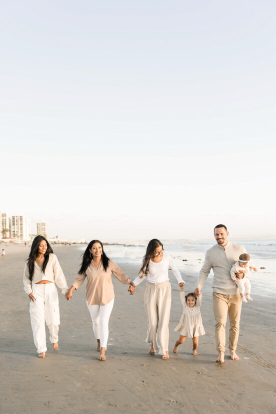 extended-family-walking-on-Coronado-beach-san-diego