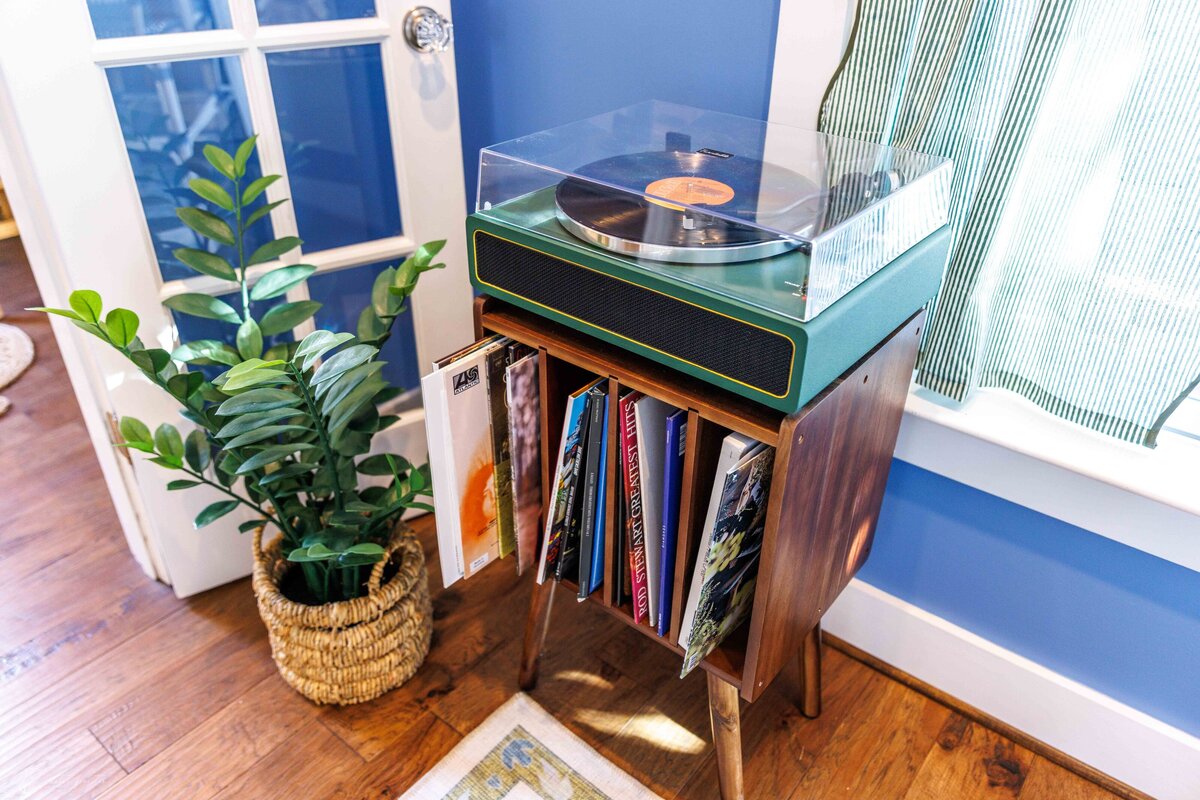 ResidentialPhotoshoot_RecordPlayer-1712