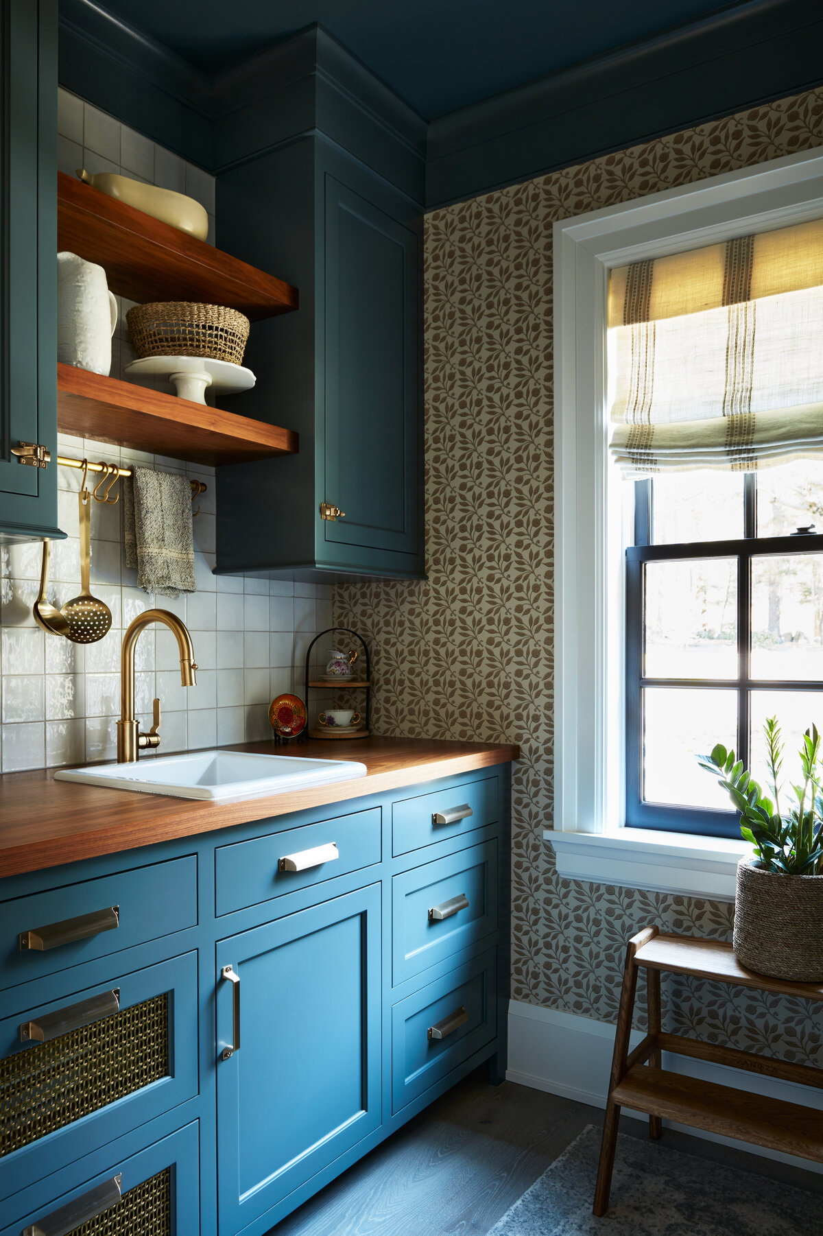 027-brass-walnut-knoxville-grey-pantry