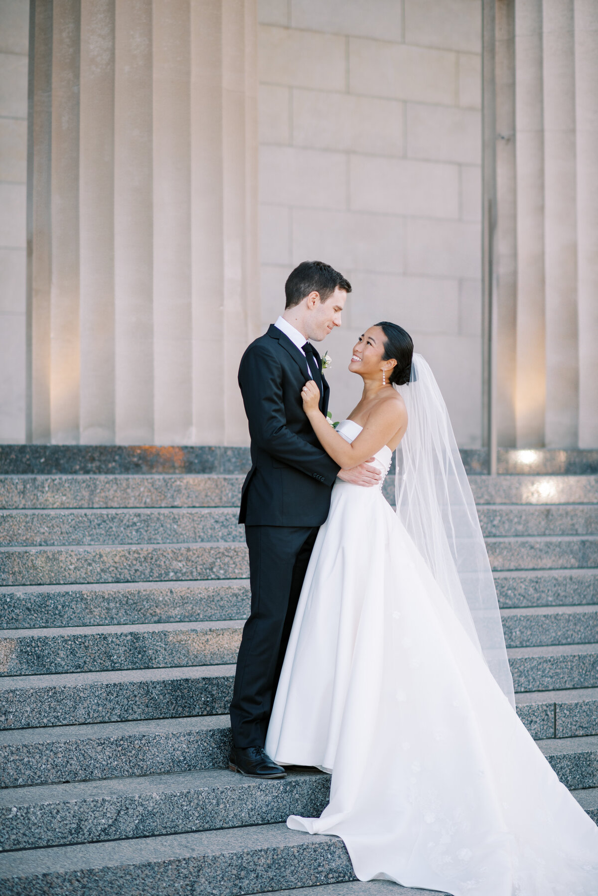 cassie-nichole-photography-cincinnati-ohio-wedding-photography-the-view-at-mt-adams-hannah-jeff-wedding-day-bride-and-groom-14
