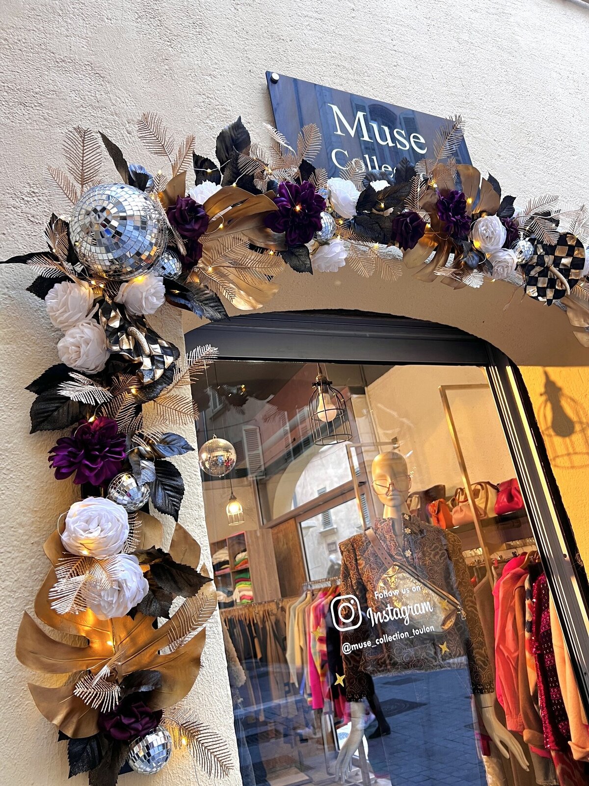 Décoration florale façade fleurie pour commerces