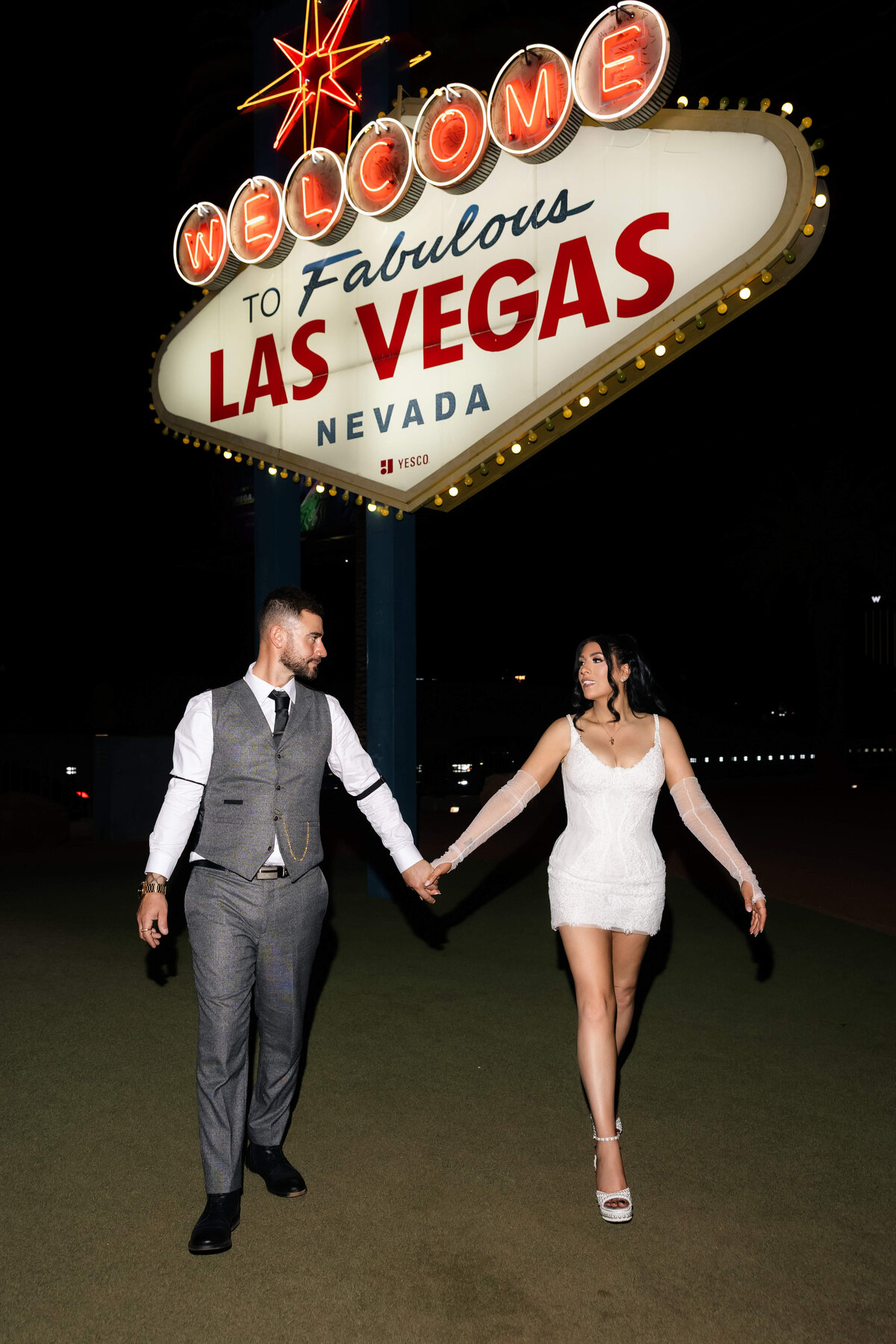 82riskyexposure_aimee-adrian_las-vegas-elopement-photography
