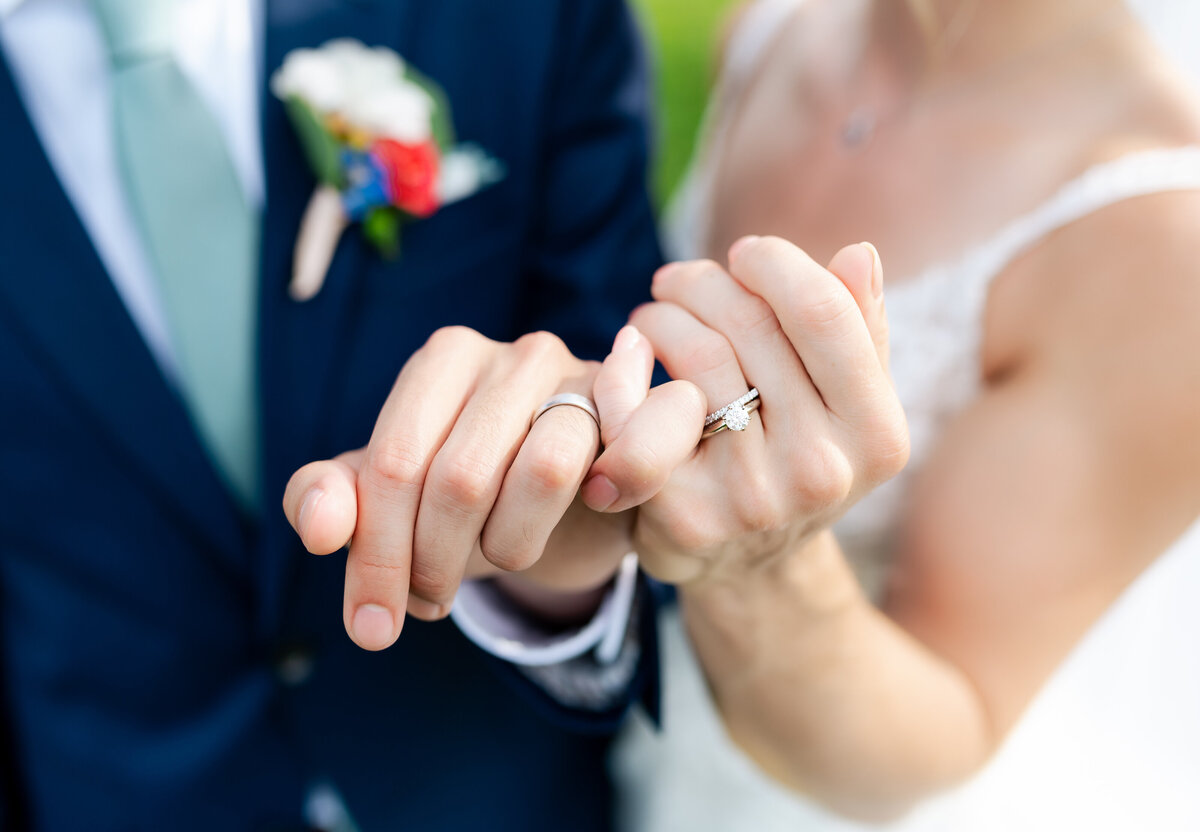 official photos from Hailee Steinfeld and Josh Allen's wedding from Beau  Society : r/popculturechat, image size:1200x832