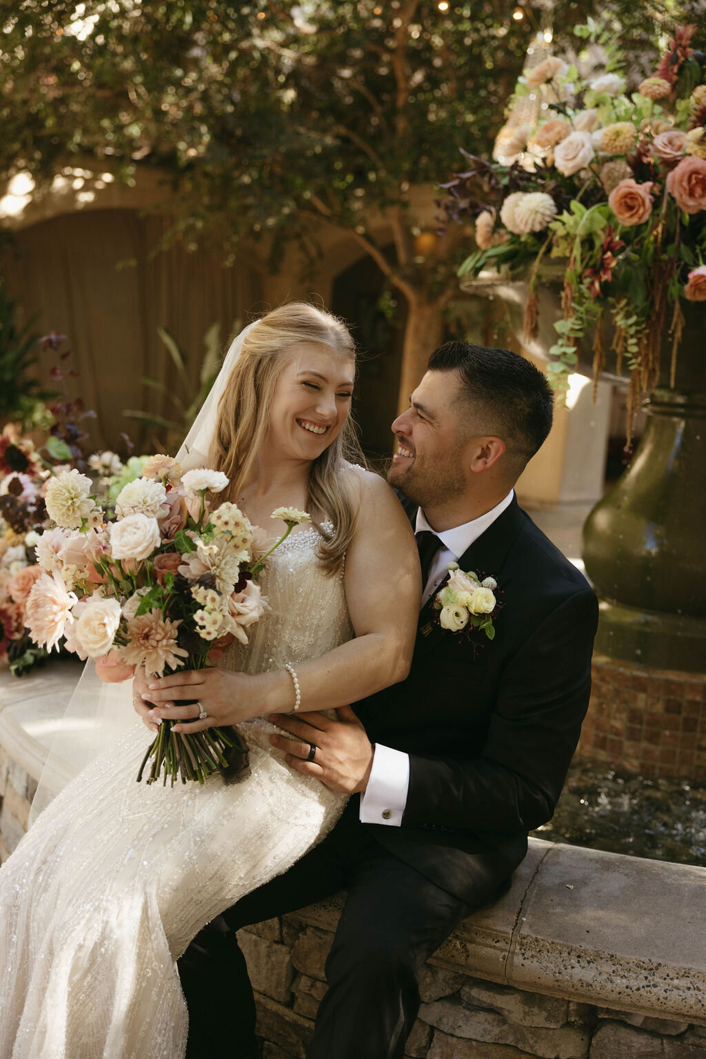 pretty-palm-leaf-event-co-molly-and-rodrigo-wedding-in-serra-plaza-22