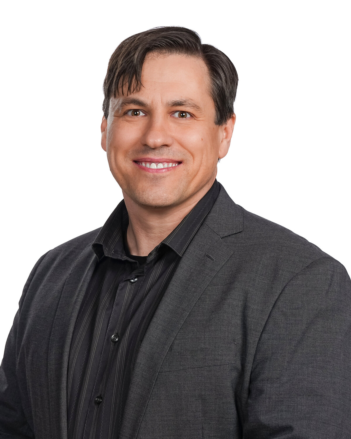 kansas-city-headshot_backdrop-standard-photography-0117-man-smiling-headshot