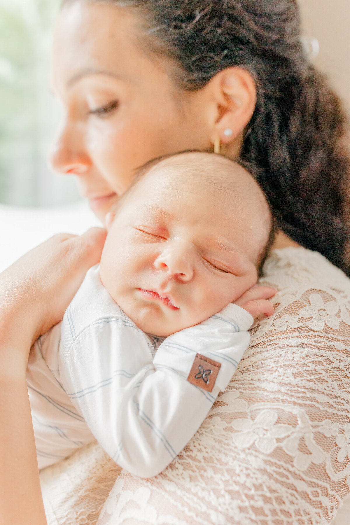 in home lifestyle newborn photography session in framingham massachusetts9