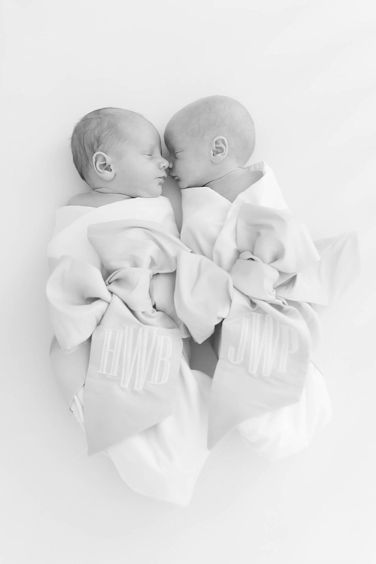 TWIN NEWBORN PHOTOGRAPHER IN KENTUCKY MORGAN WORLEY