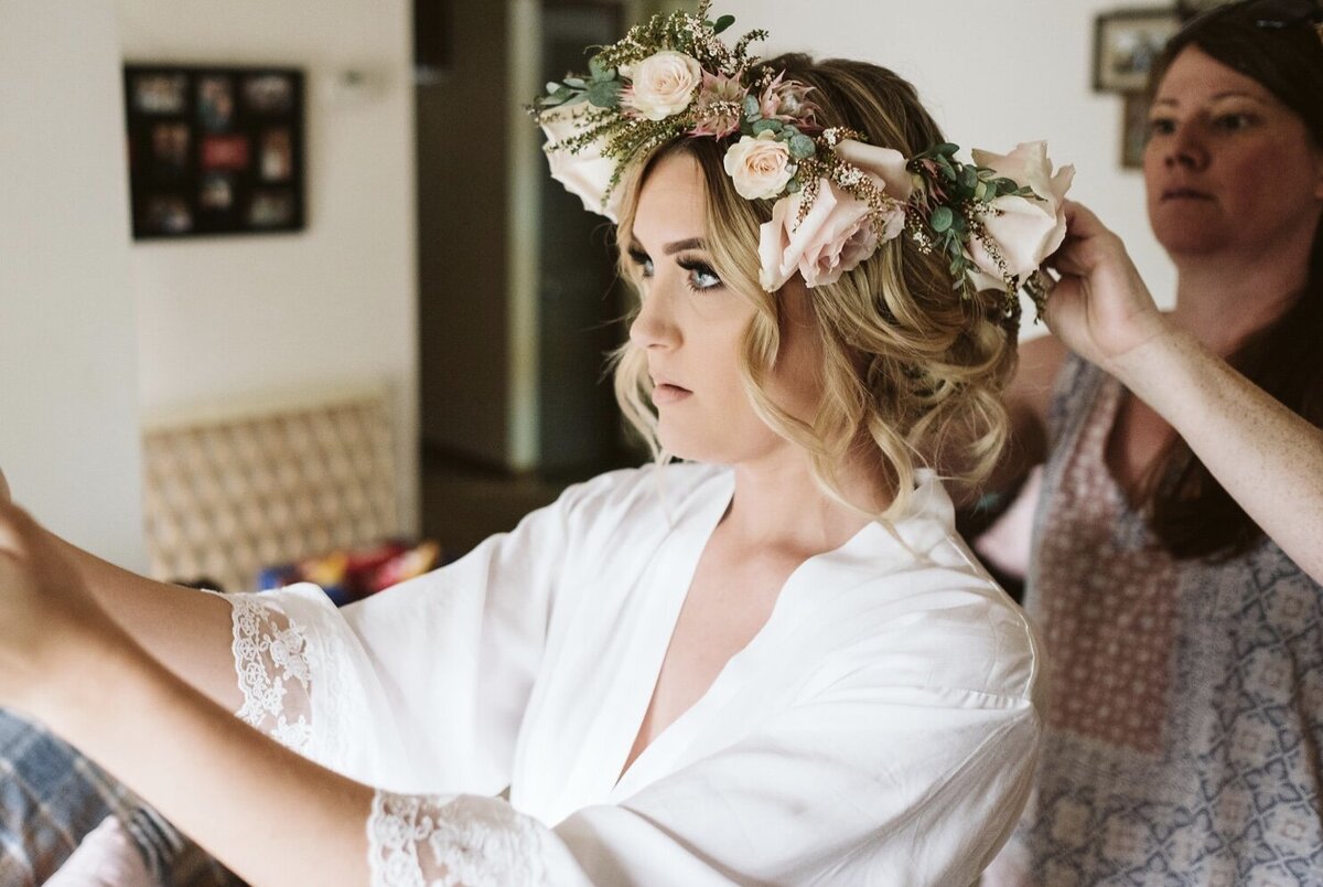 Bride gettign ready
