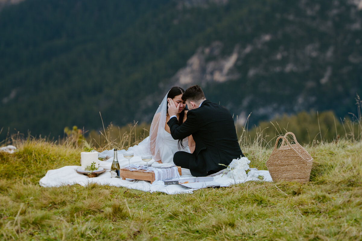 Couple pictorial in Dolomites.