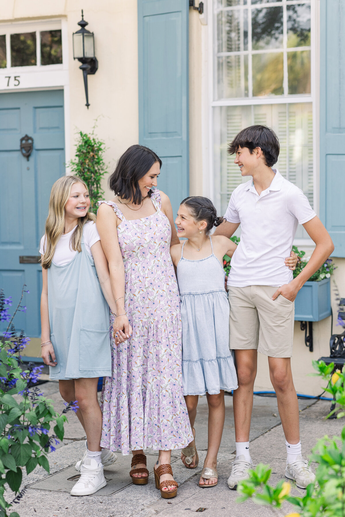 downtown_charleston_family_photo_session-111