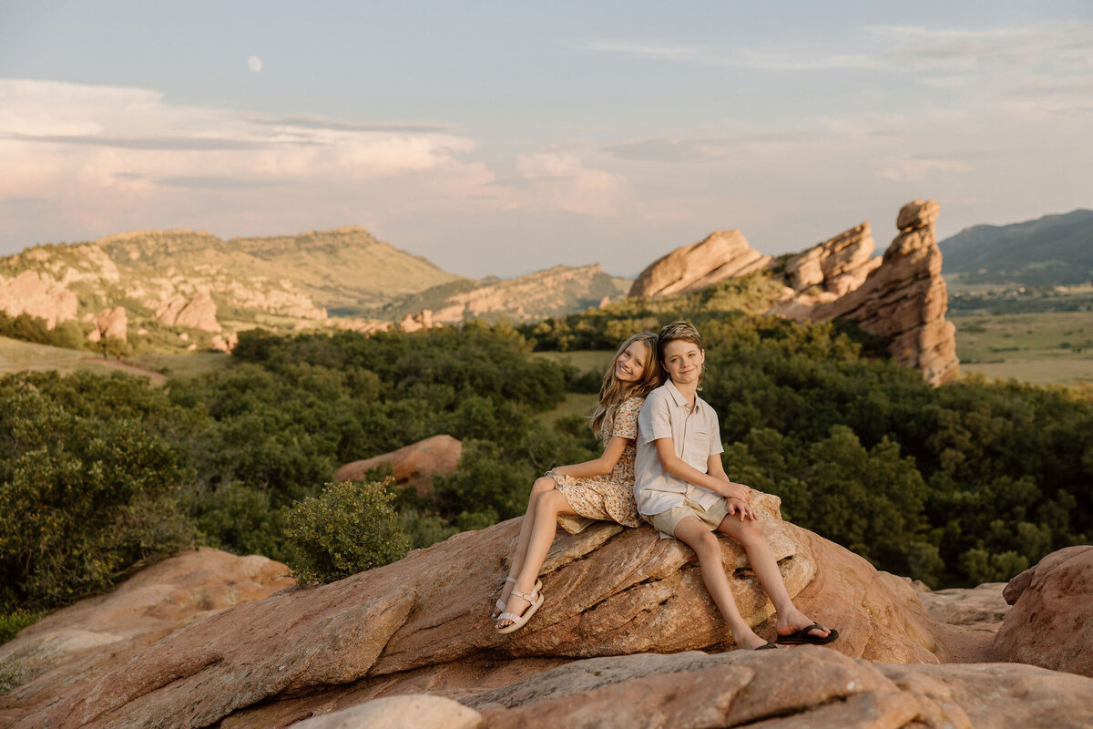Scenic view family photo session with scenic views