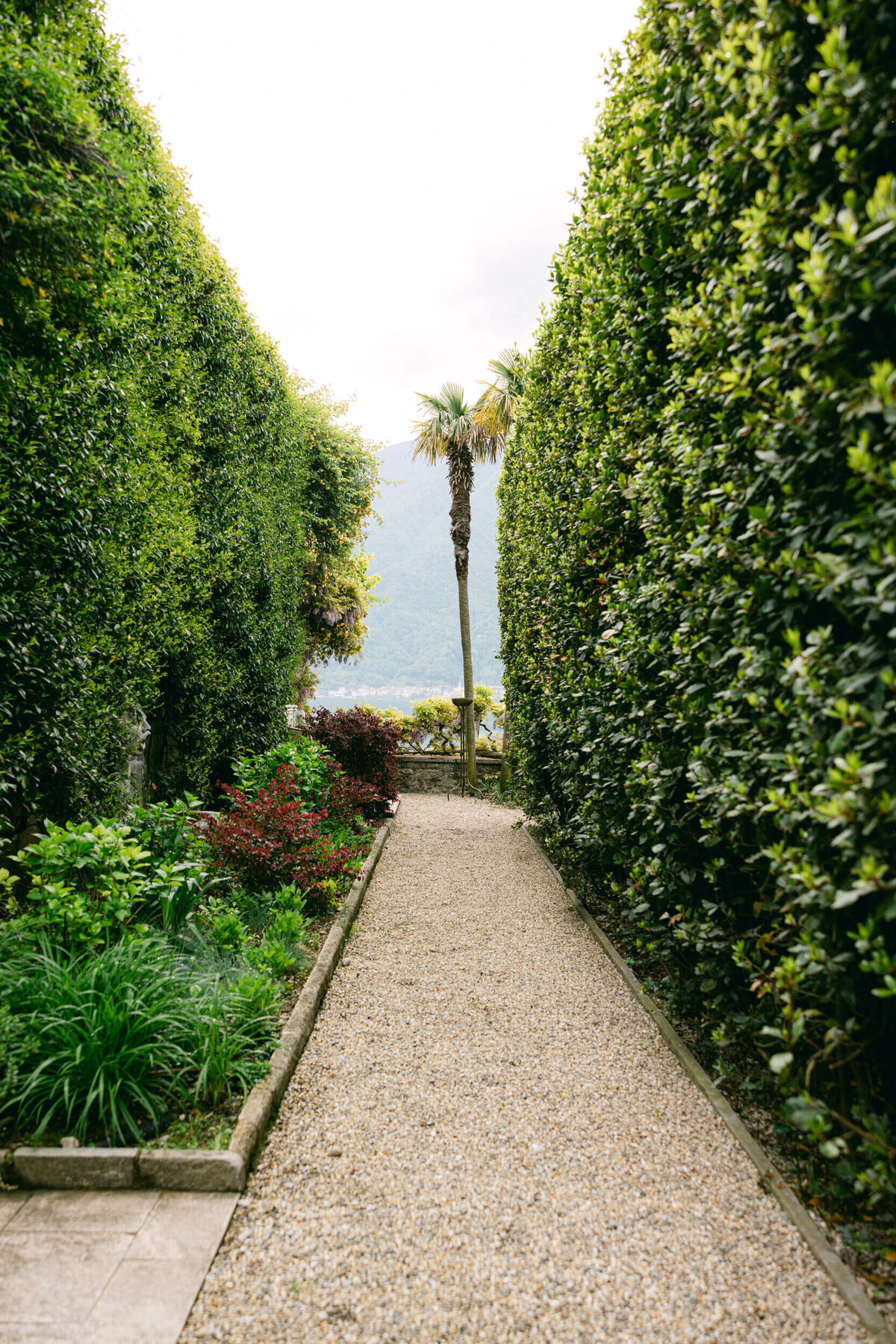 A wedding photo of the wedding venue grounds at Villa Balbiano on lake como in Italy