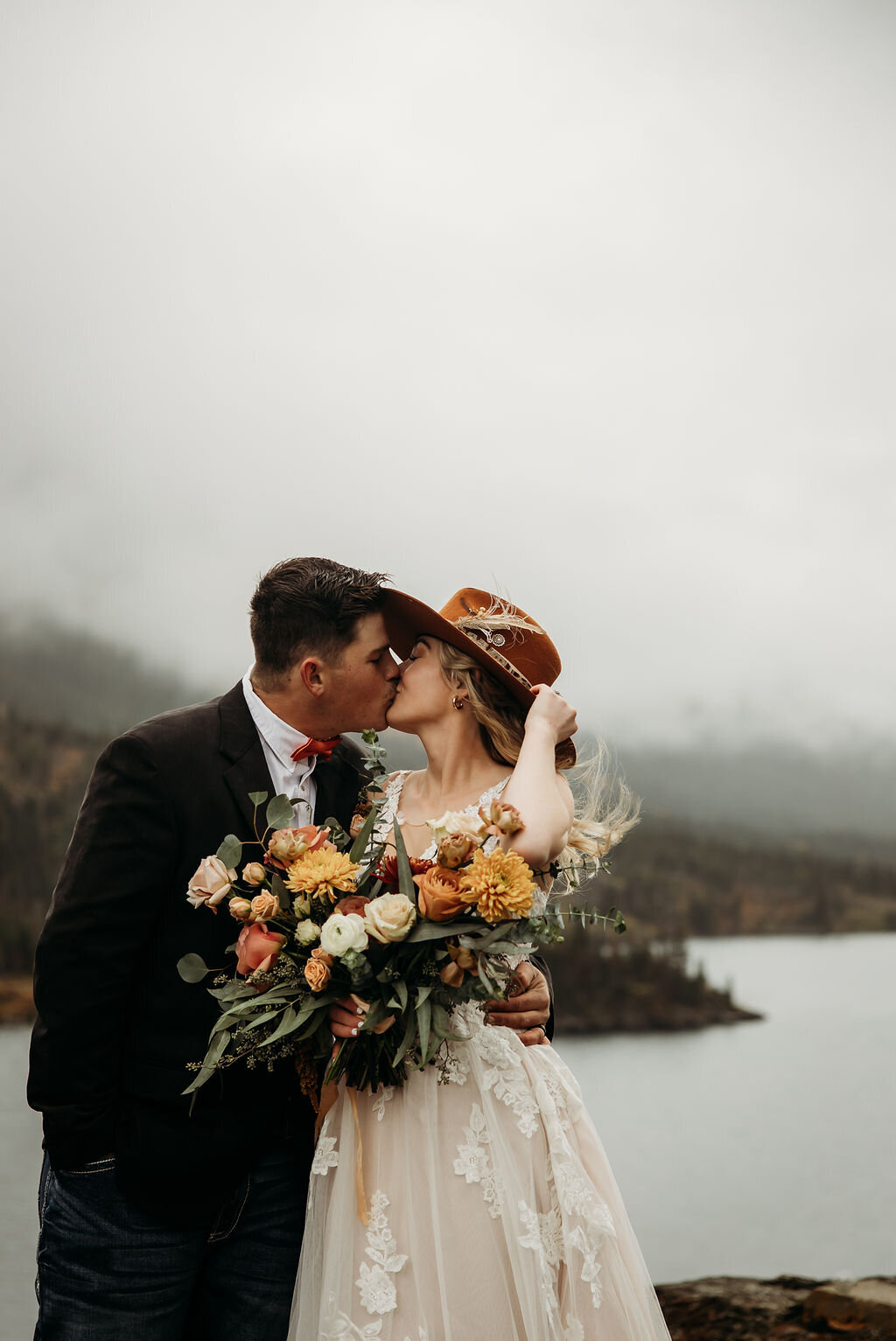 fall-elopement-fall-colors-glaciernationalparkelopement-gnp-glaciernationalparkwedding-glaciernationalparkphotographer-8