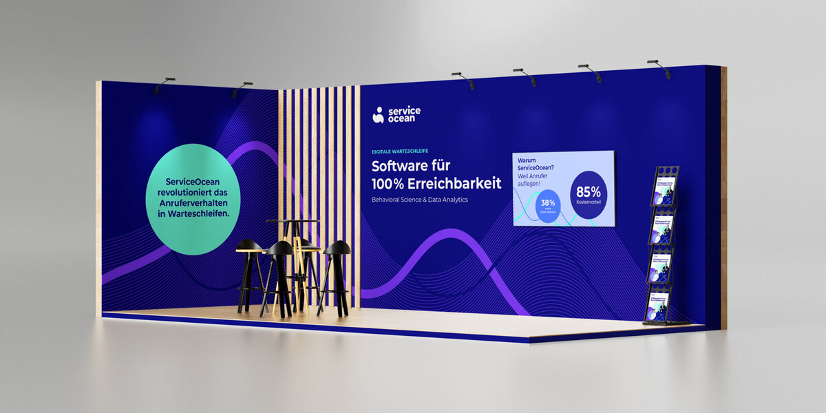 Messestand-Gestaltung für Service Ocean – Branding, Farben und Typografie im Raum umgesetzt.