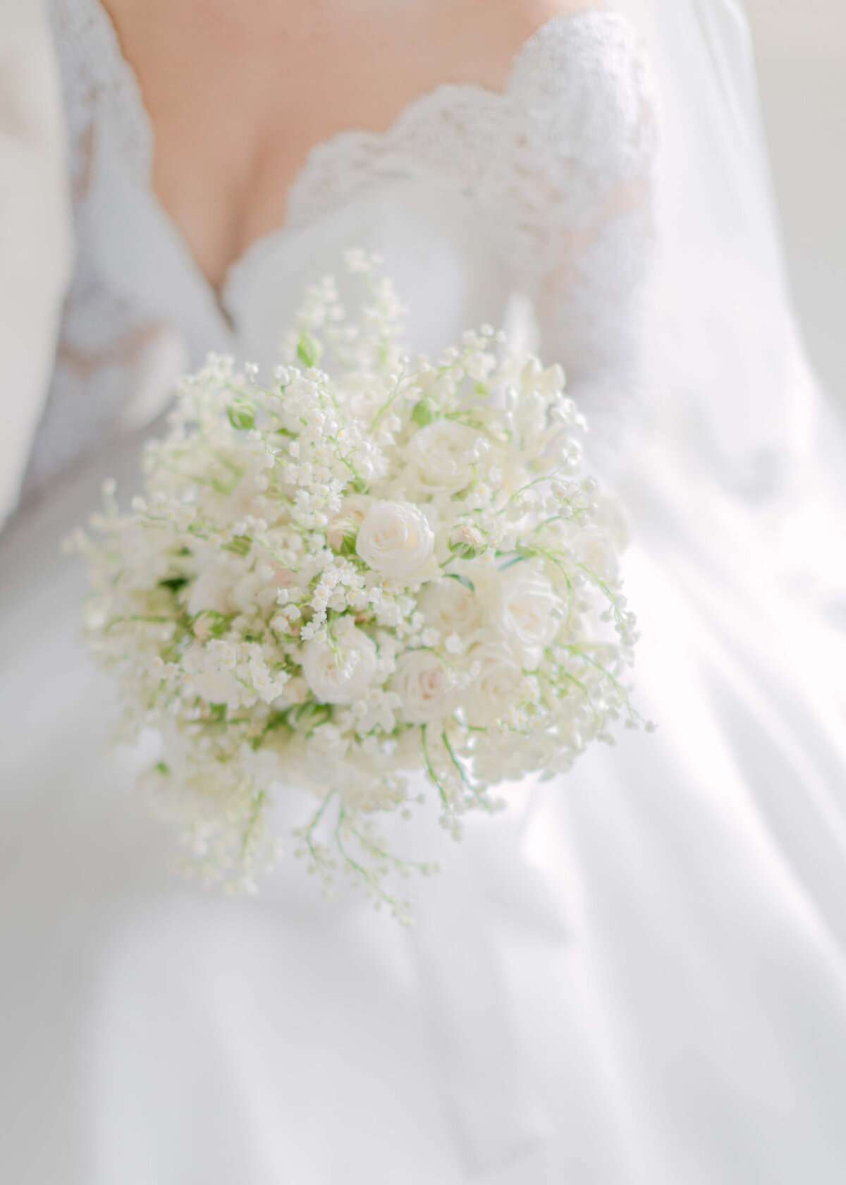 chloe-winstanley-weddings-suzanne-neville-john-carter-bouquet