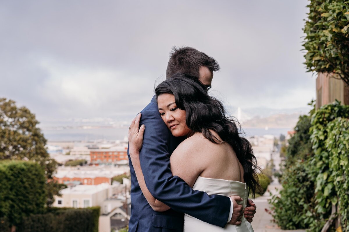 sf-wedding-embrace