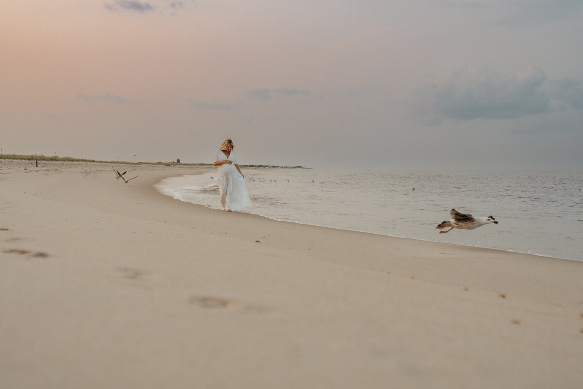 Atlantic Highlands, NJ photographer. Atlantic Highlands, NJ maternity photographer. New Jersey maternity photographer. Monmouth County photographer. New Jersey beach maternity photoshoot. Maternity photographers nj
