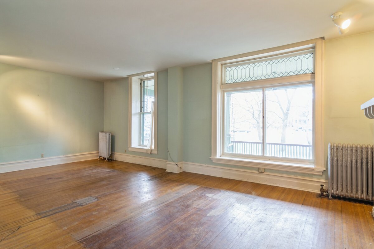 06 - Front Family Room
