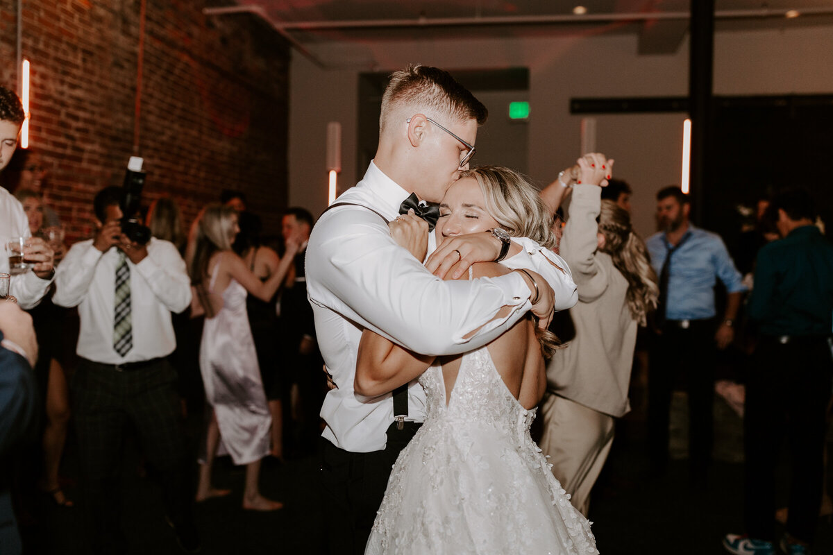 Braden-Olivia-Hotel-Covington-Wedding-Kentucky-124