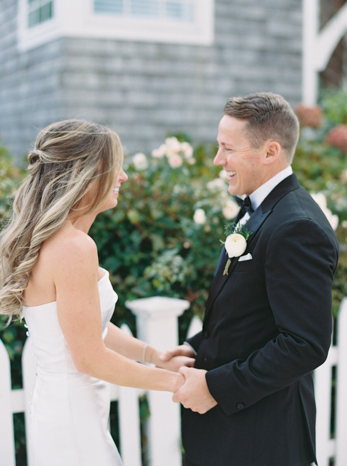 Emily March Photography Wilmington, North Carolina and Destination Wedding Engagement Photographer Heirloom Photography for Memorable Gatherings Light Airy Sentimental Imagery Images Weddings_Castle Hill Inn Wedding - 022